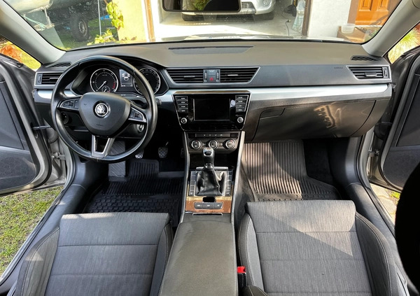 Skoda Superb cena 63000 przebieg: 242000, rok produkcji 2015 z Włoszczowa małe 154